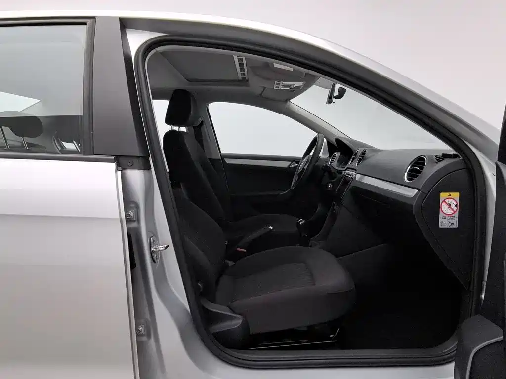 Volkswagen Jetta 2015 — фото 23