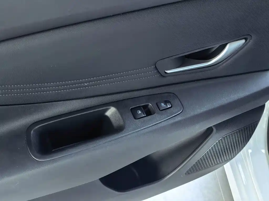 Hyundai Elantra 2023 — фото 17