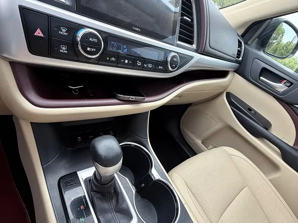 Toyota Highlander 2017 — фото 15