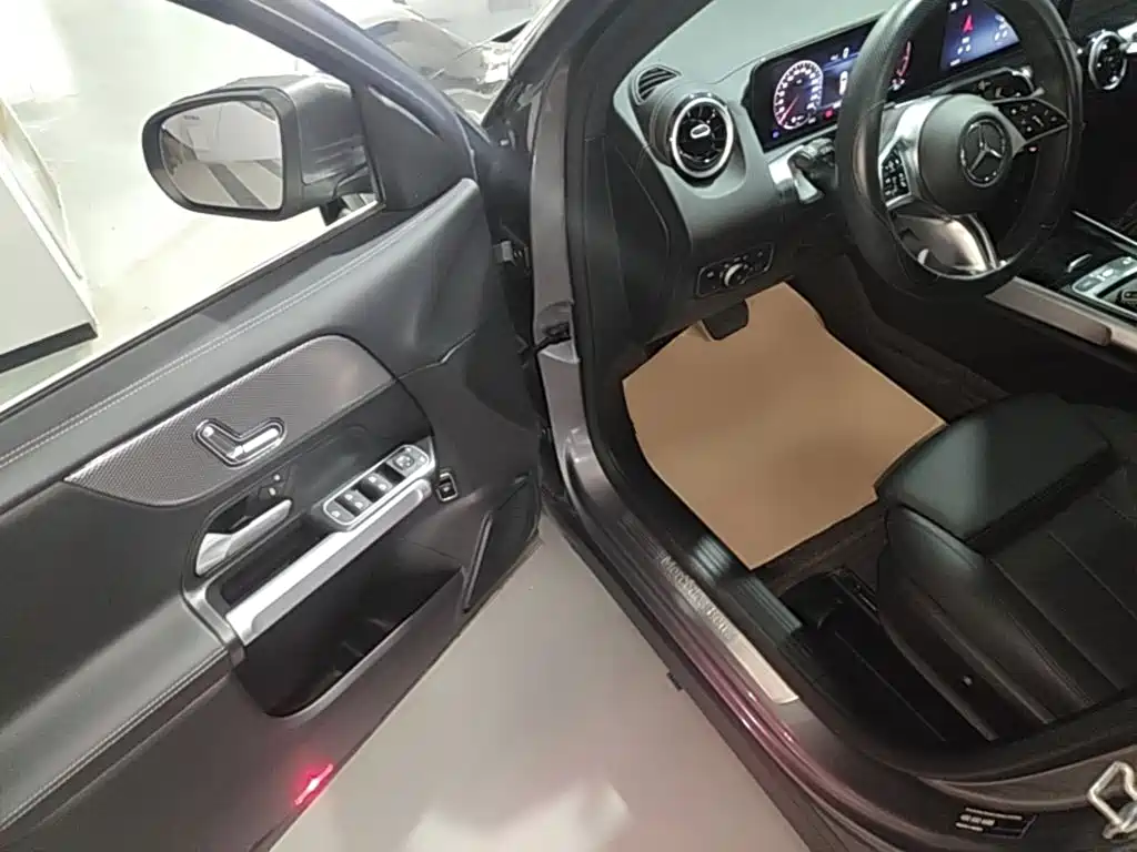 Mercedes-Benz GLB 2025 — фото 16