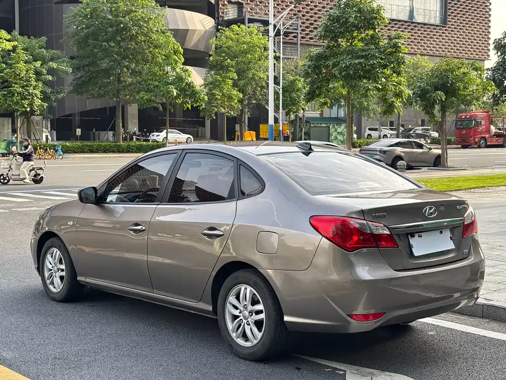 Hyundai Elantra 2015 — фото 20