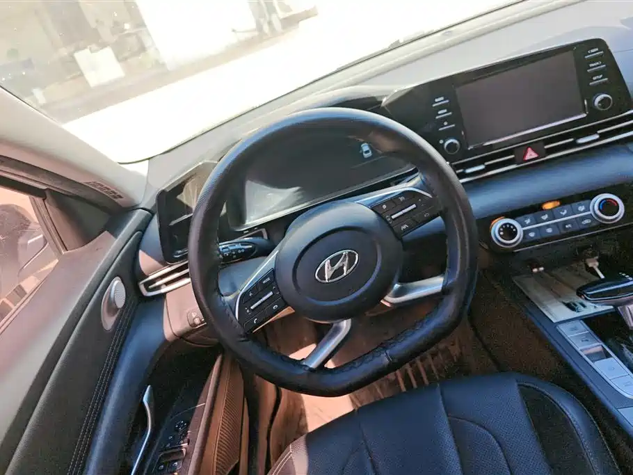 Hyundai Elantra 2022 — фото 15