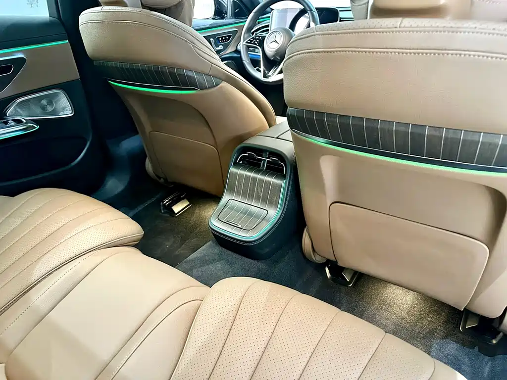 Mercedes-Benz E-Class 2024 — фото 12