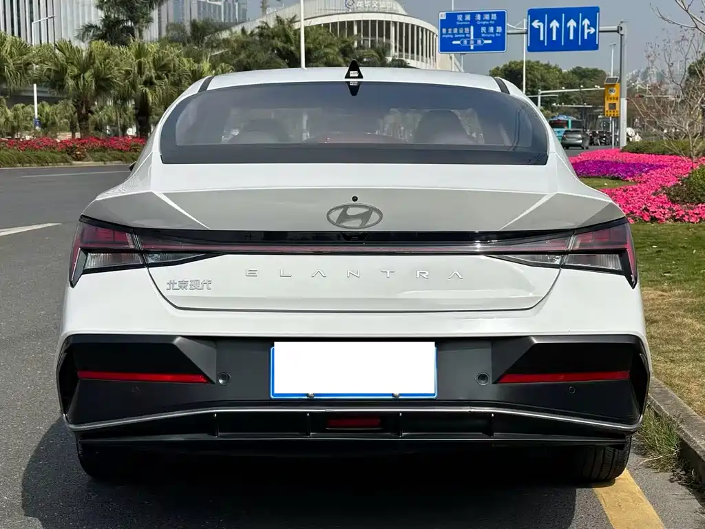 Hyundai Elantra 2024