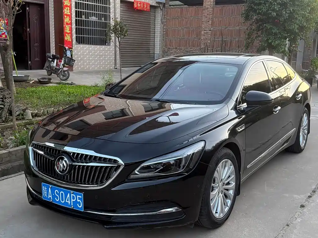 Buick LaCrosse 2018 — фото 1