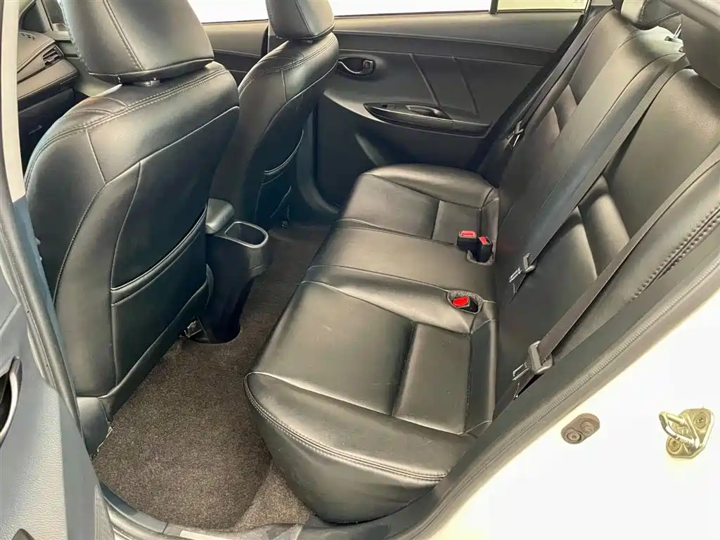Toyota Yaris L 2021