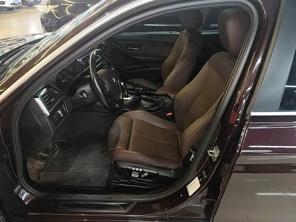 BMW 3 Series 2017 — фото 15