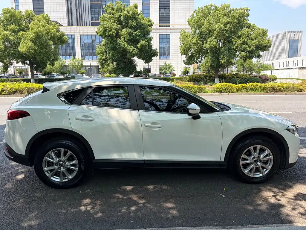 Mazda CX-4 2018 — фото 8