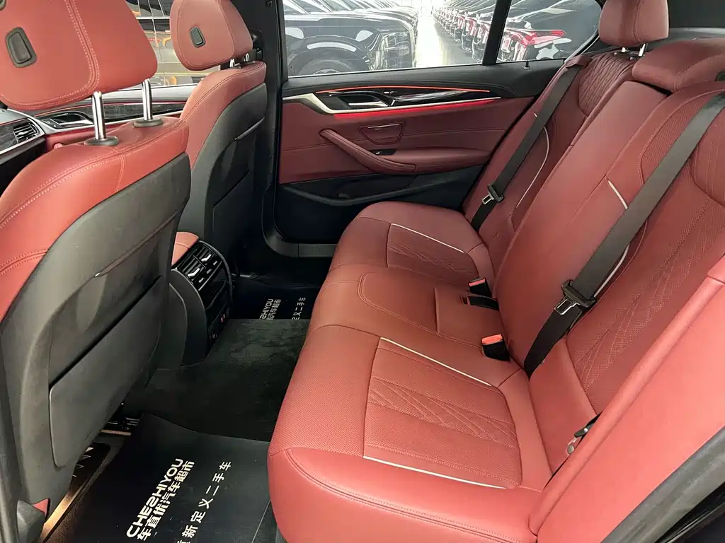 BMW 5 Series 2023 — фото 10