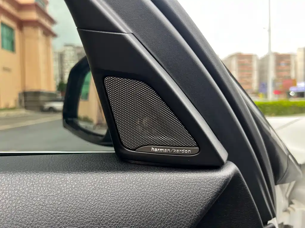 BMW 5 Series 2017 — фото 13
