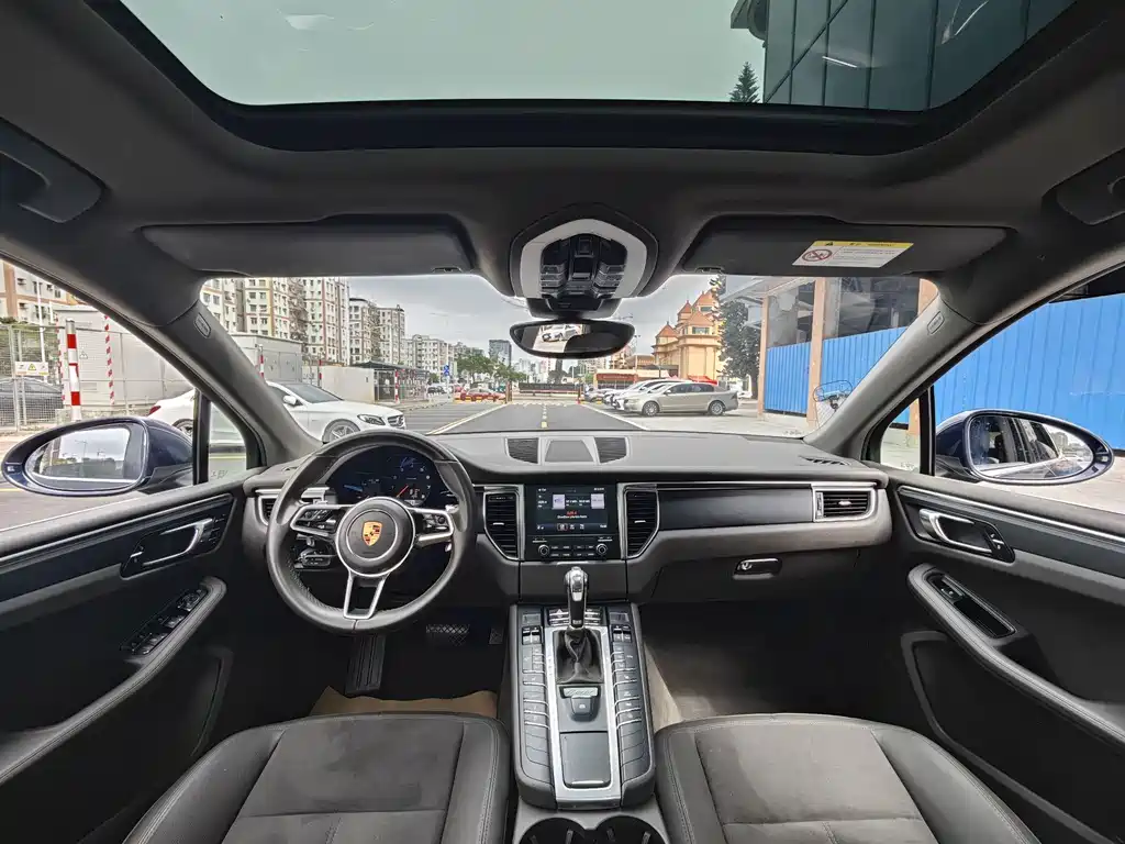 Porsche Macan 2018 — фото 12