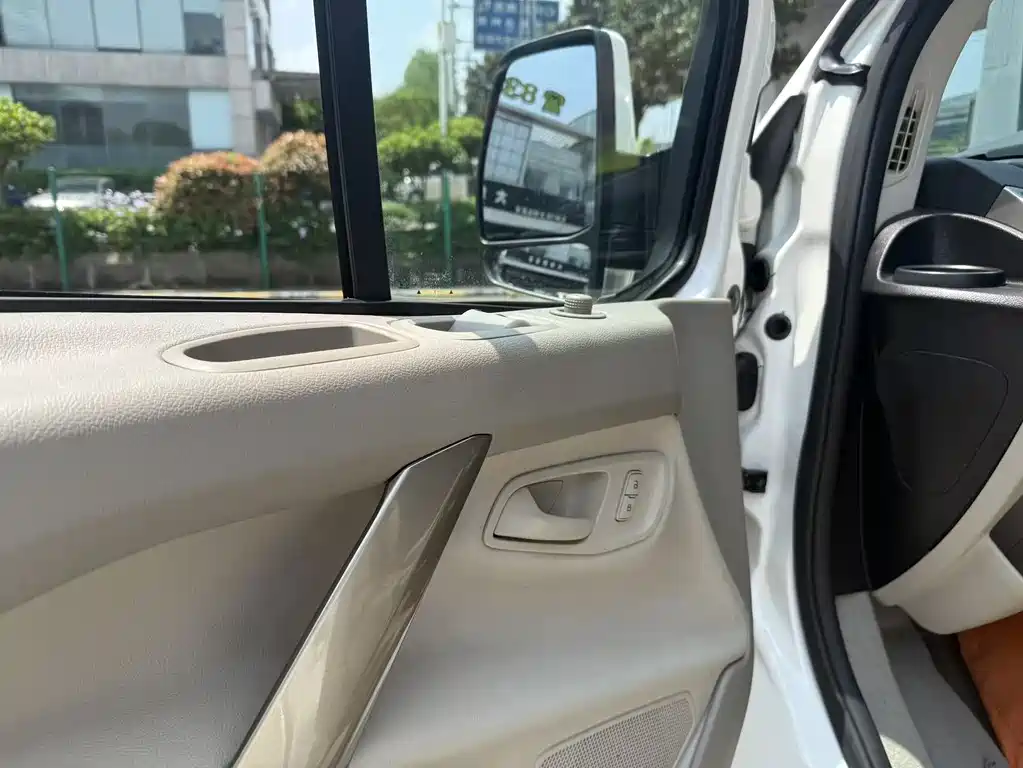 Ford Tourneo 2017 — фото 10