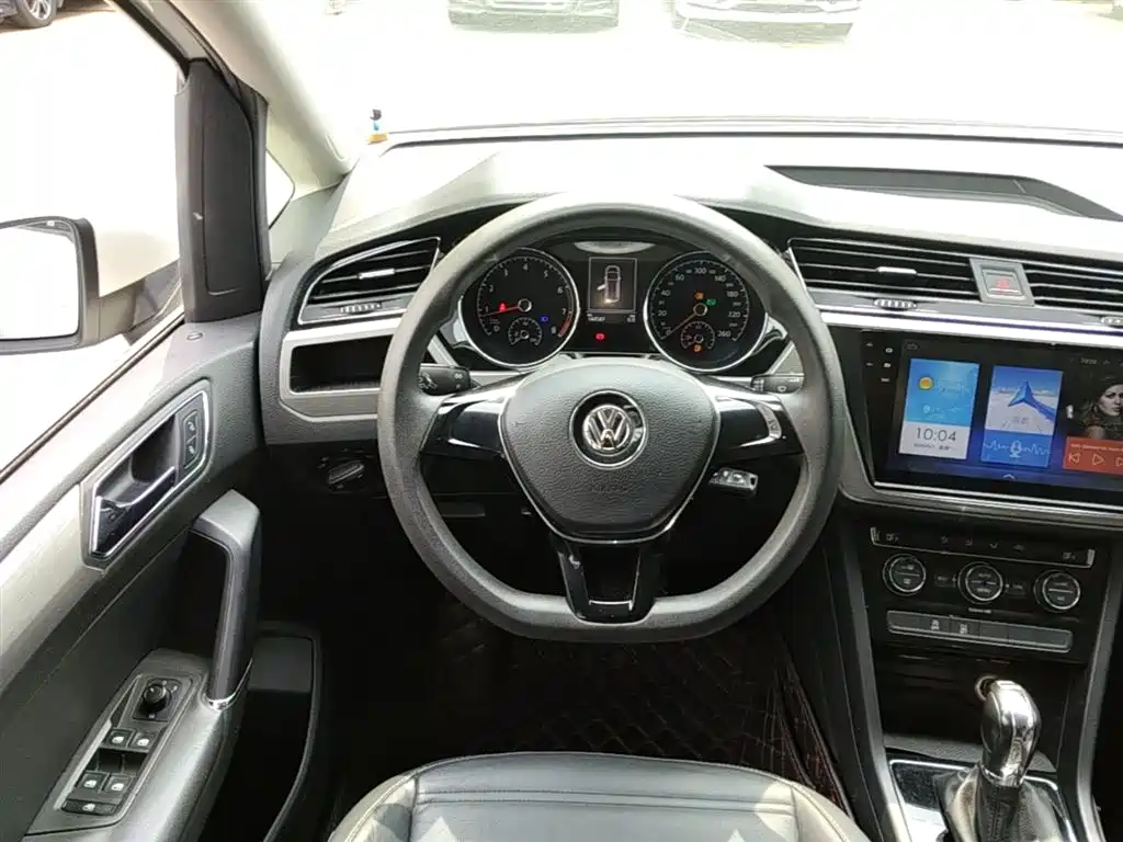 Volkswagen Touran 2017 — фото 11