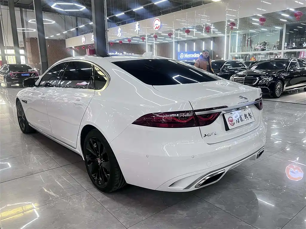Jaguar XFL 2025 — фото 12