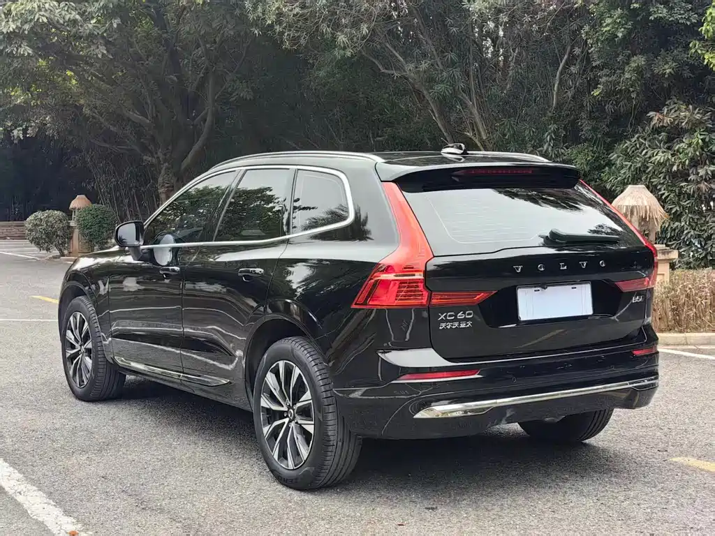 Volvo XC60 2023 — фото 9