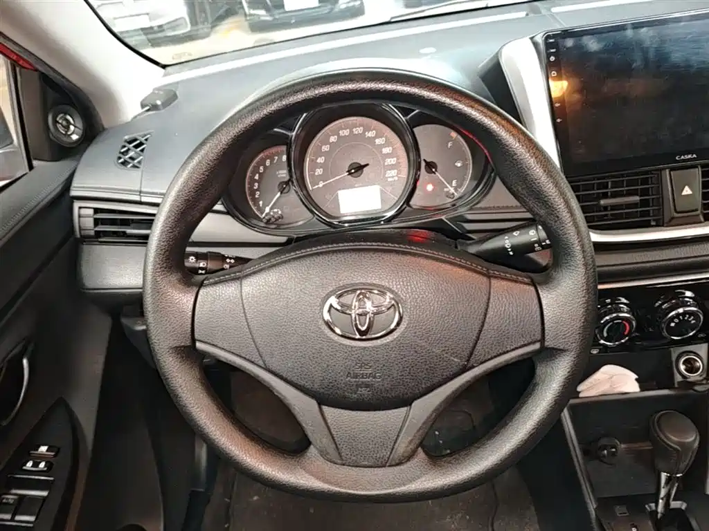 Toyota Yaris L 2020 — фото 17