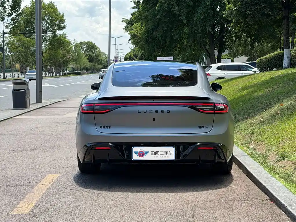 Luxeed Zhijie S7 2025