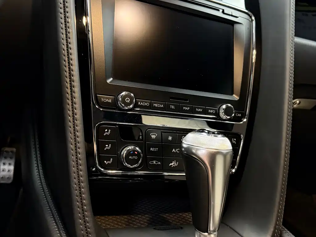 Bentley Flying Spur 2019 — фото 9