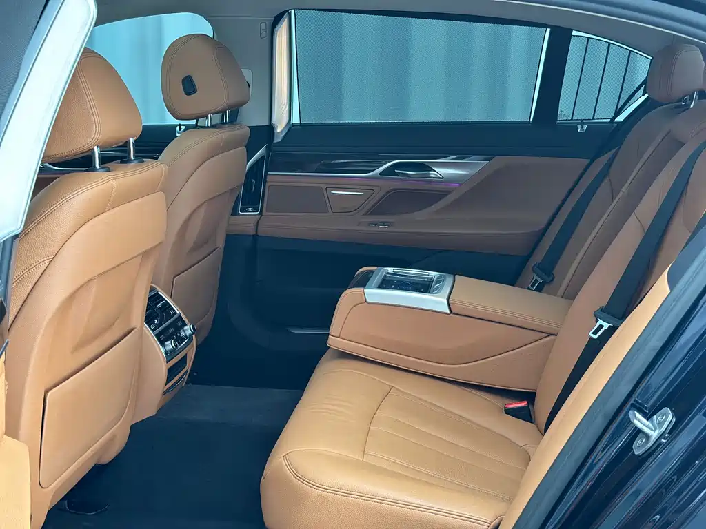 BMW 7 Series 2016 — фото 27