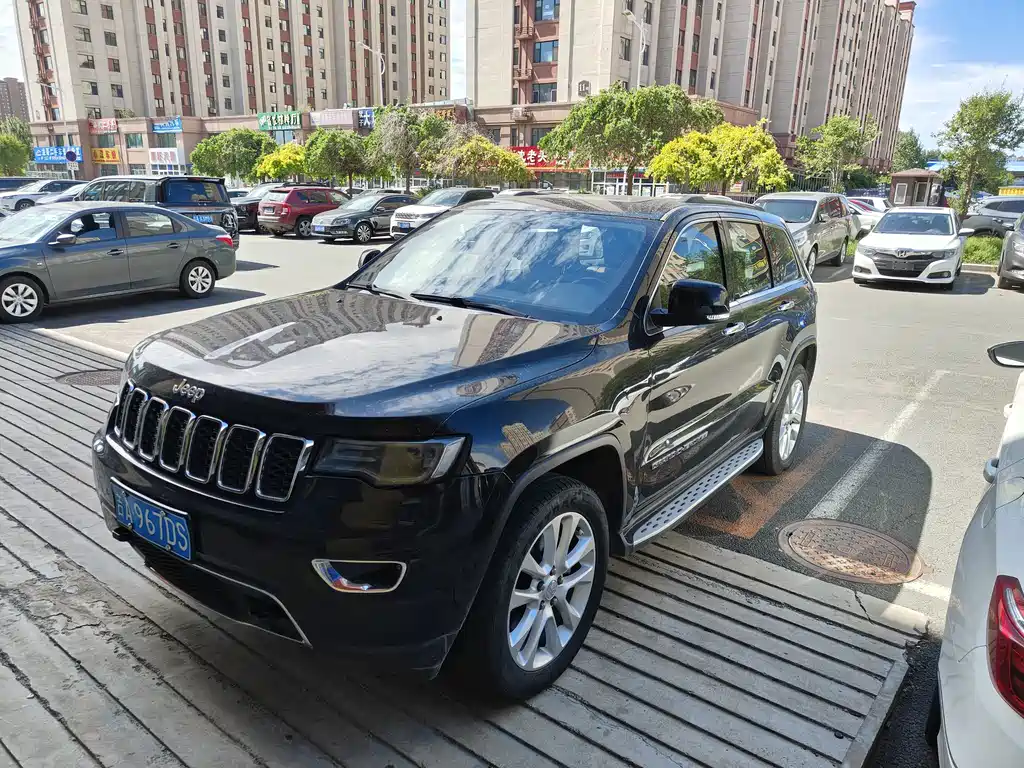 Jeep Grand Cherokee 2018 — фото 1