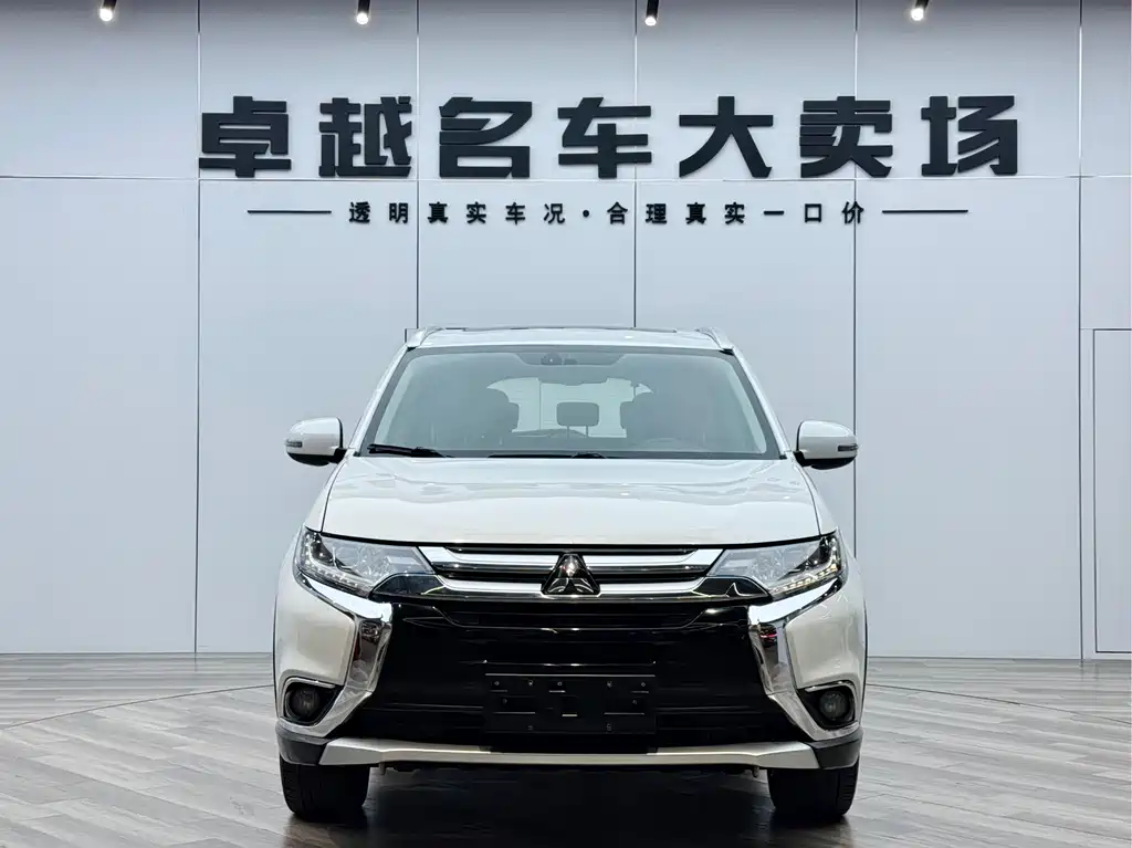 Mitsubishi Outlander 2018 — фото 2