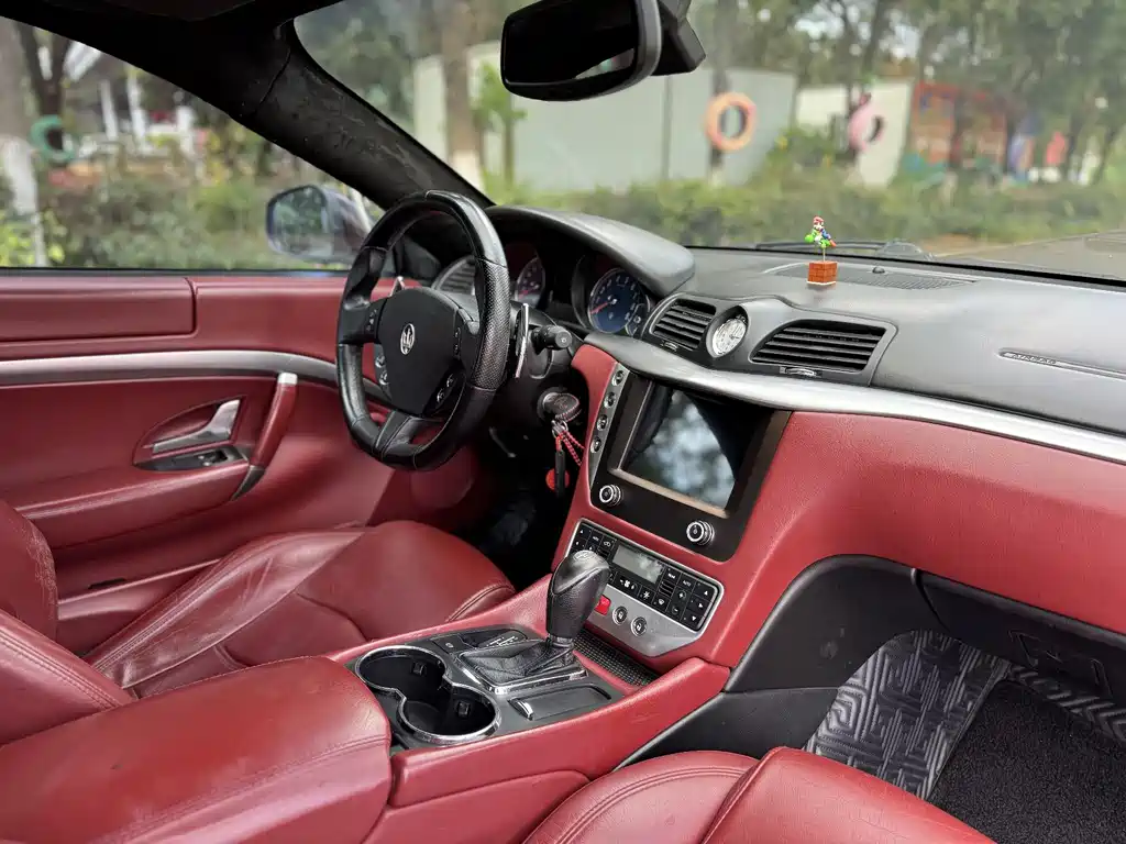 Maserati GranTurismo 2014 — фото 18