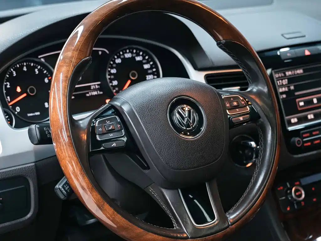 Volkswagen Touareg 2014 — фото 16