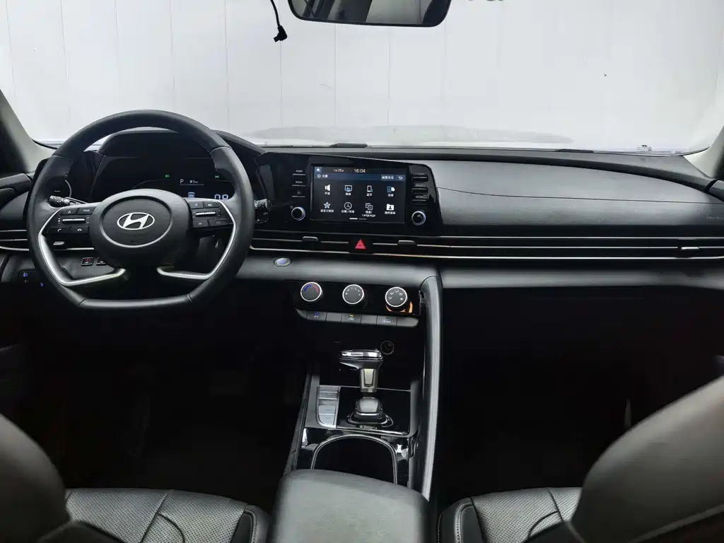 Hyundai Elantra 2023 — фото 10