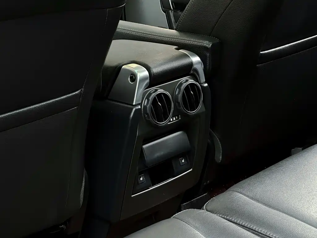 Land Rover Discovery 2017 — фото 22