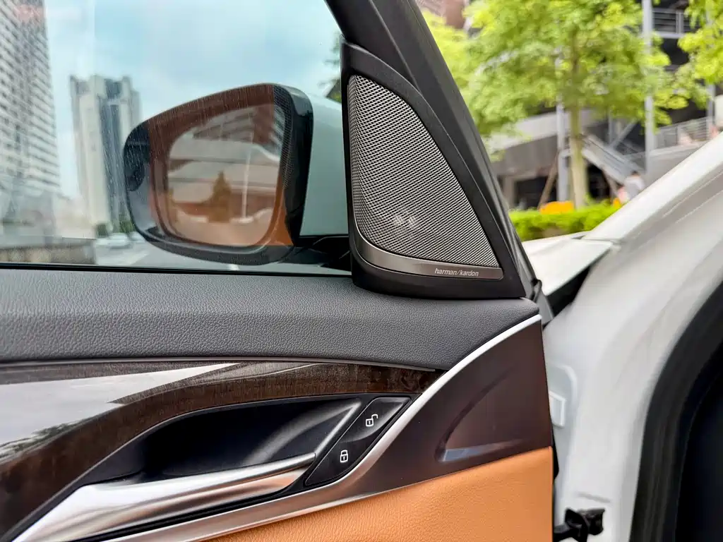 BMW 5 Series 2018 — фото 13