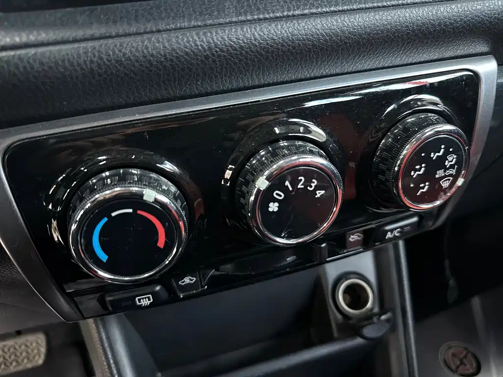 Toyota Yaris L 2020 — фото 11