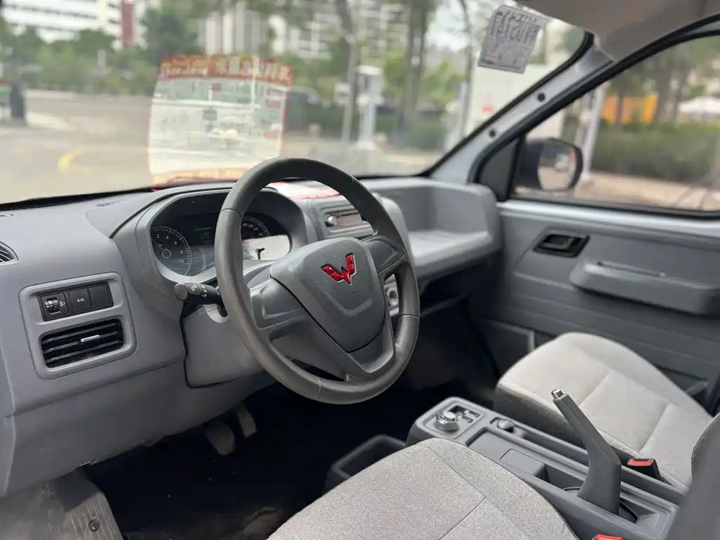 Wuling Yangguang 2025