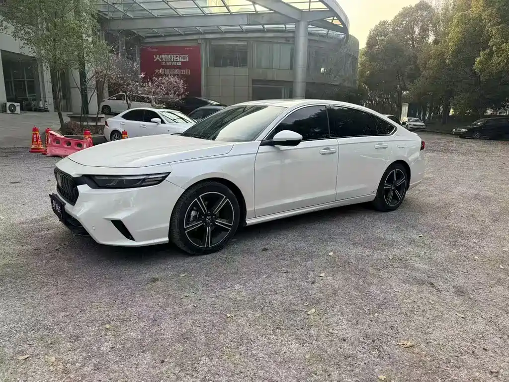 Honda Inspire 2024 — фото 1