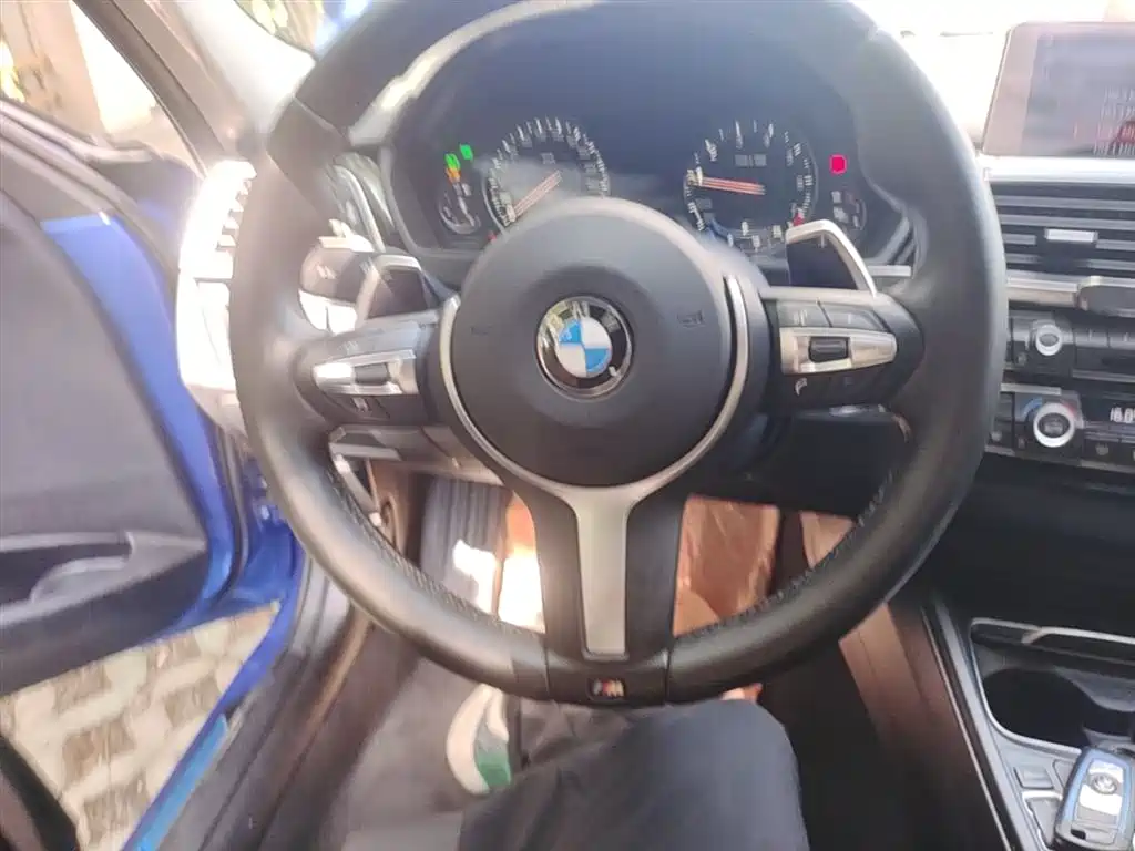 BMW 3 Series 2018 — фото 11