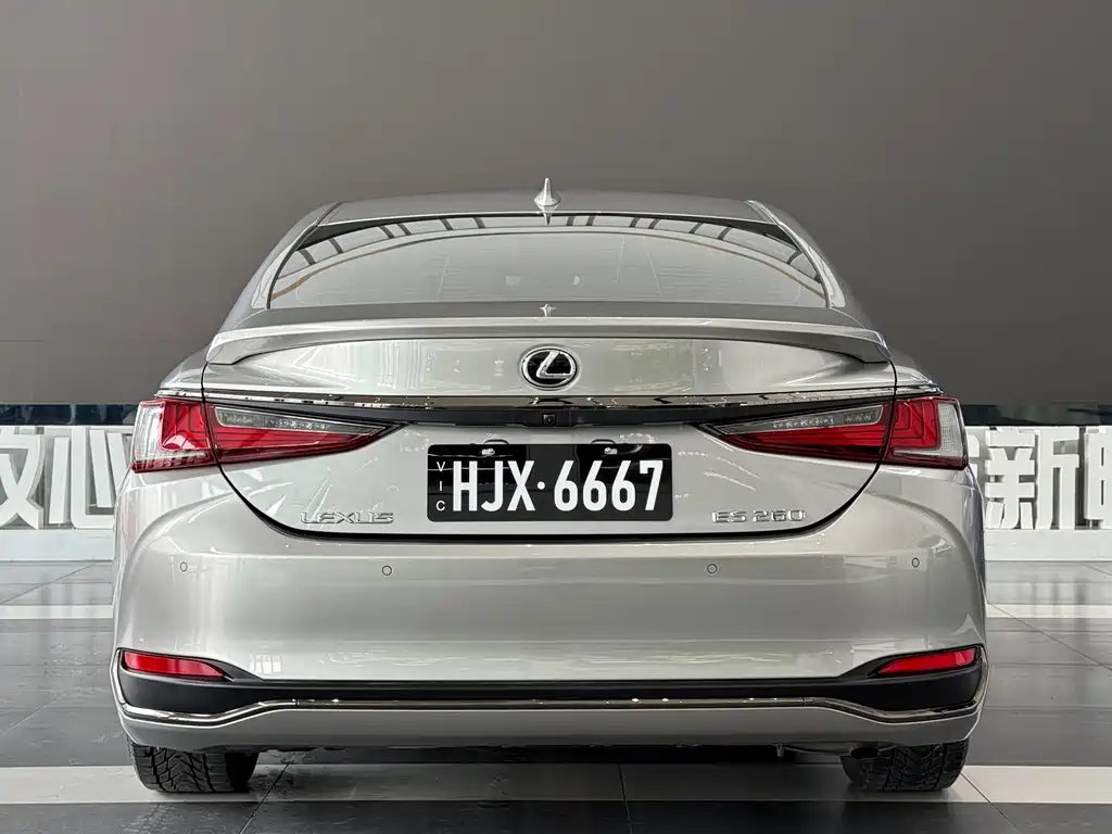 Lexus ES 2020 — фото 6