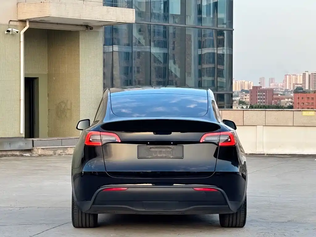 Tesla Model Y 2022 — фото 11