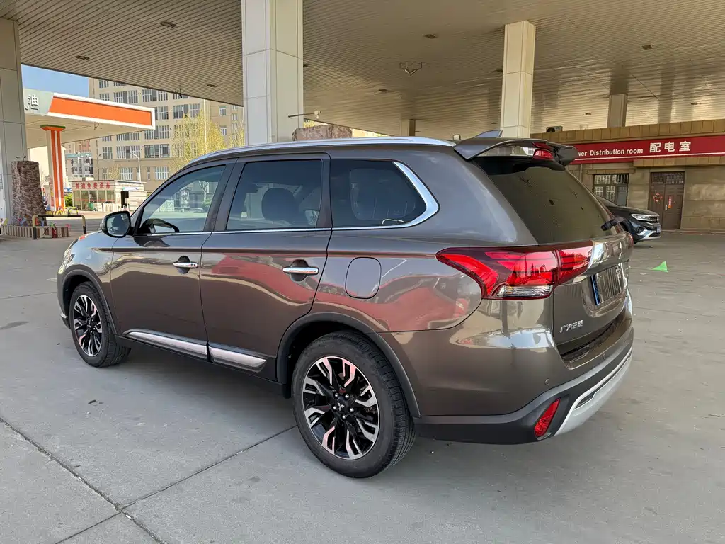 Mitsubishi Outlander 2019 — фото 19