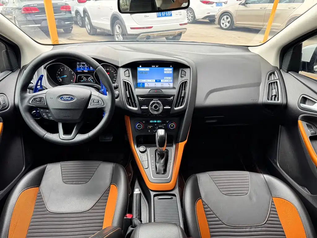 Ford Focus 2018 — фото 17
