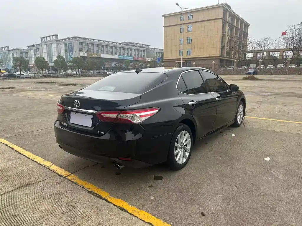 Toyota Camry 2022 — фото 5