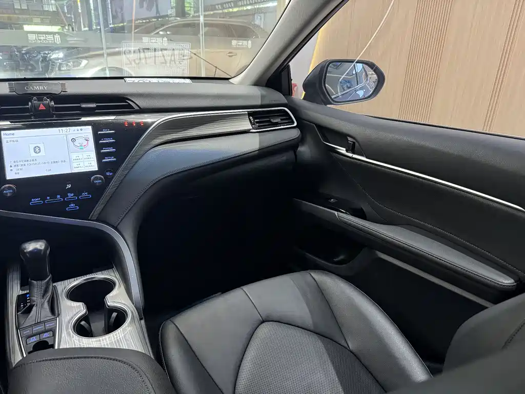 Toyota Camry 2018 — фото 20