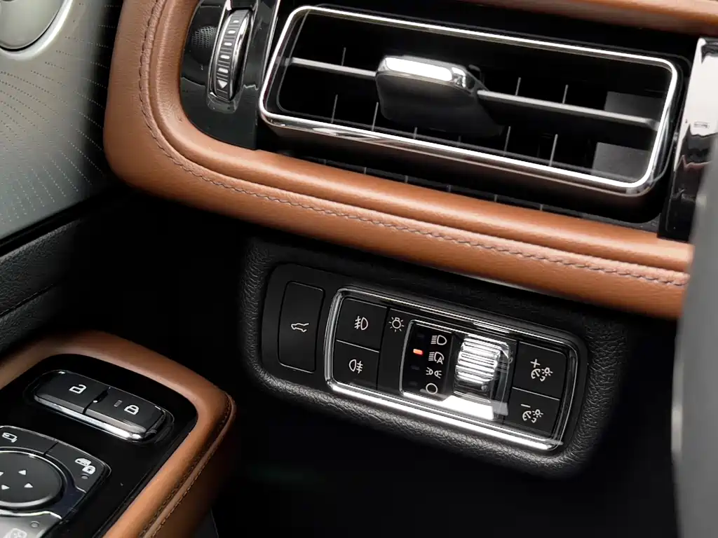 Lincoln Aviator 2021 — фото 21