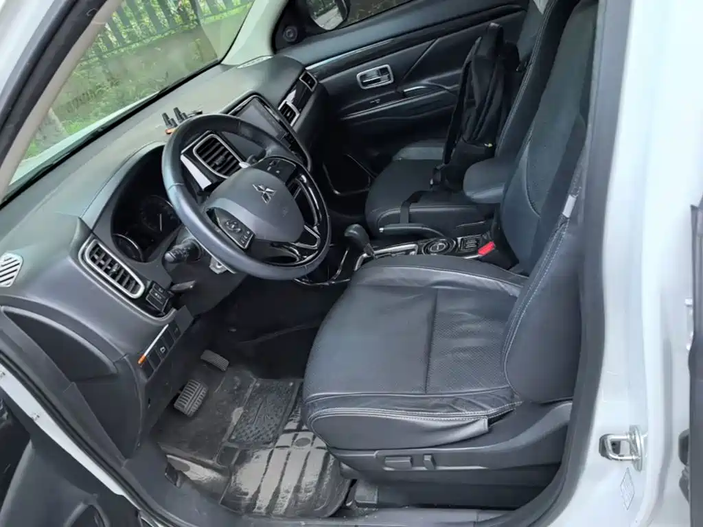 Mitsubishi Outlander 2017 — фото 15
