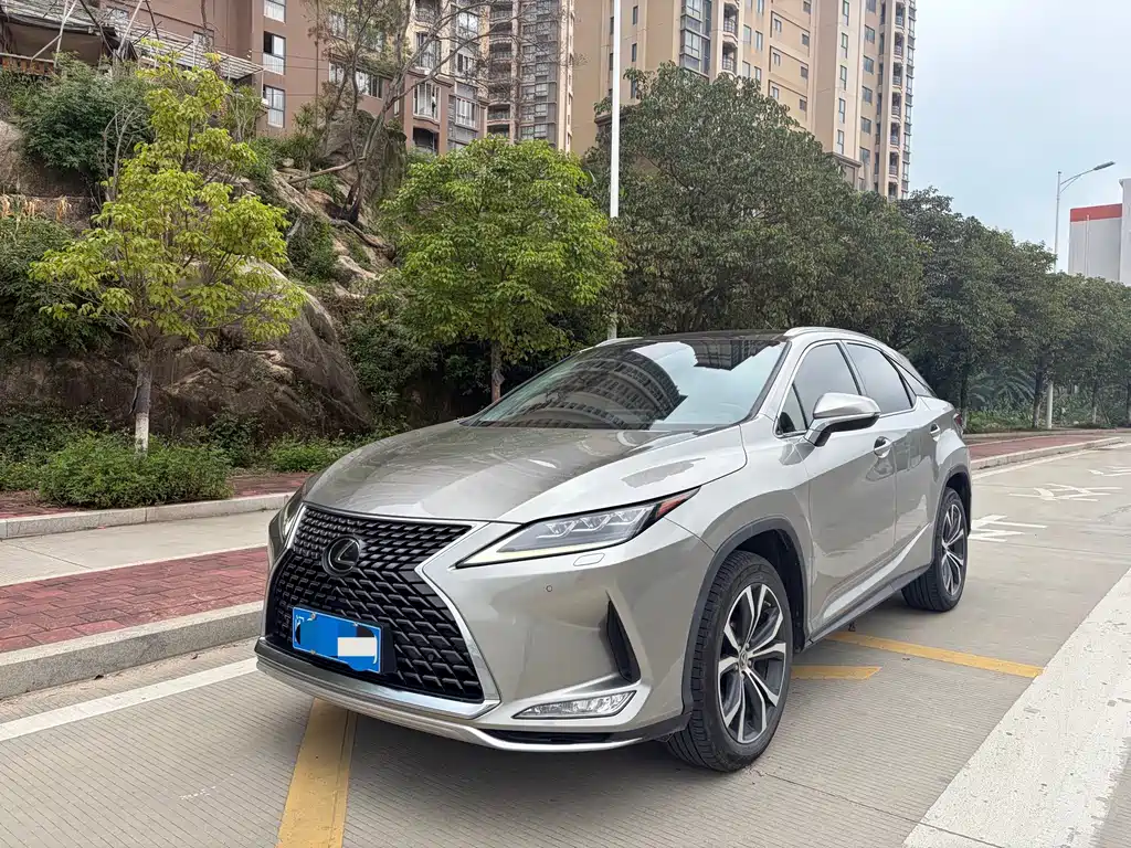 Lexus RX 2022 — фото 1