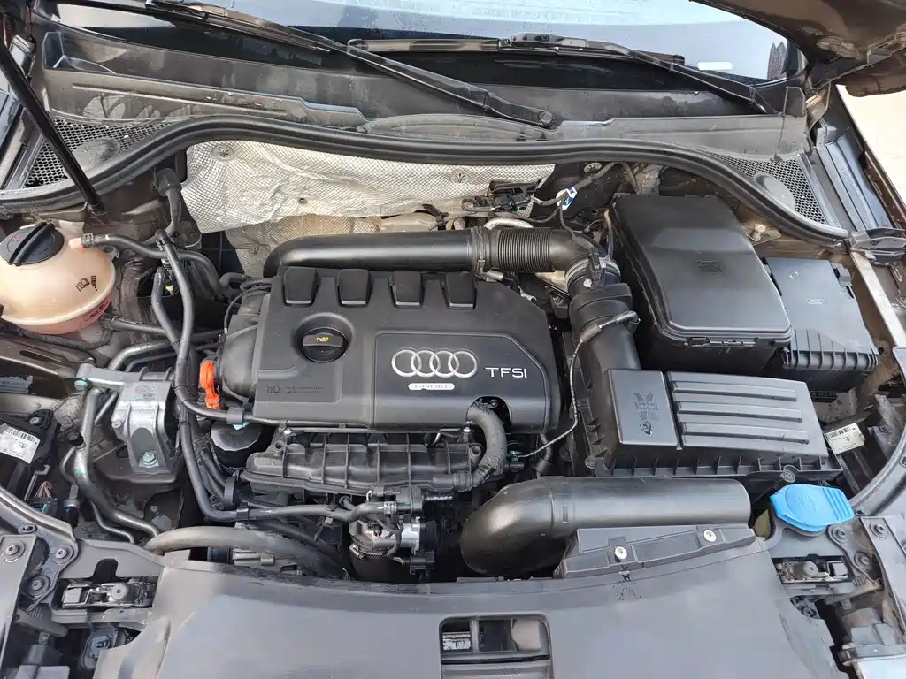 Audi Q3 2014 — фото 11