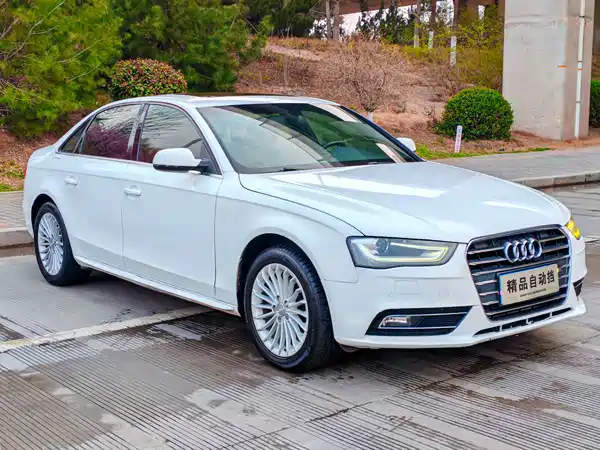 Audi A4L 2015