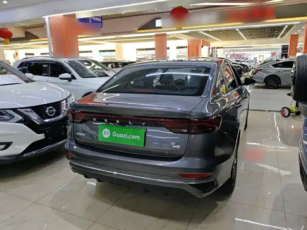 Geely Emgrand 2022