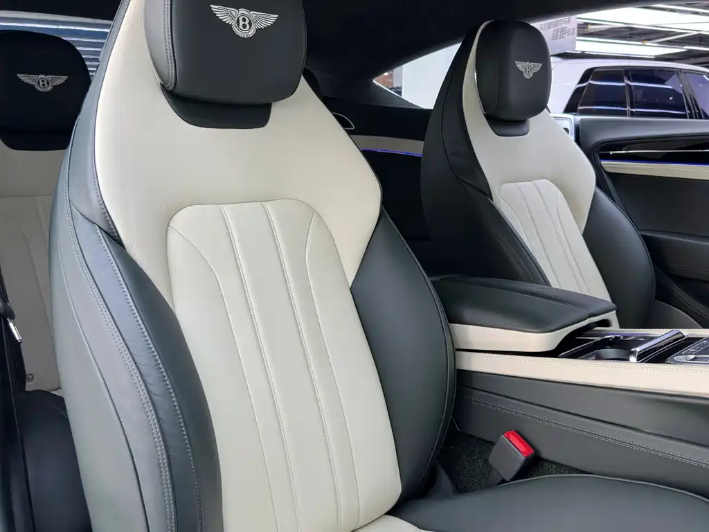 Bentley Continental 2021 — фото 12
