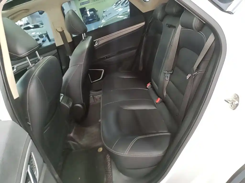 Geely Emgrand GS 2018 — фото 17