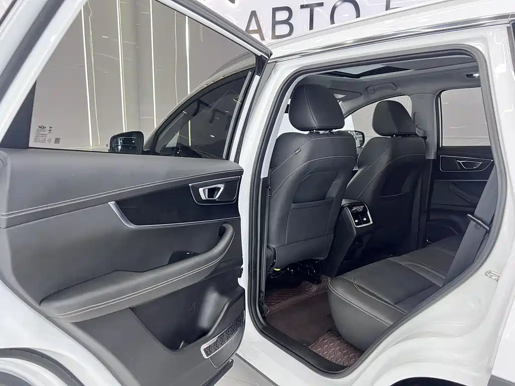 Chery Tiggo 8 2023 — фото 13