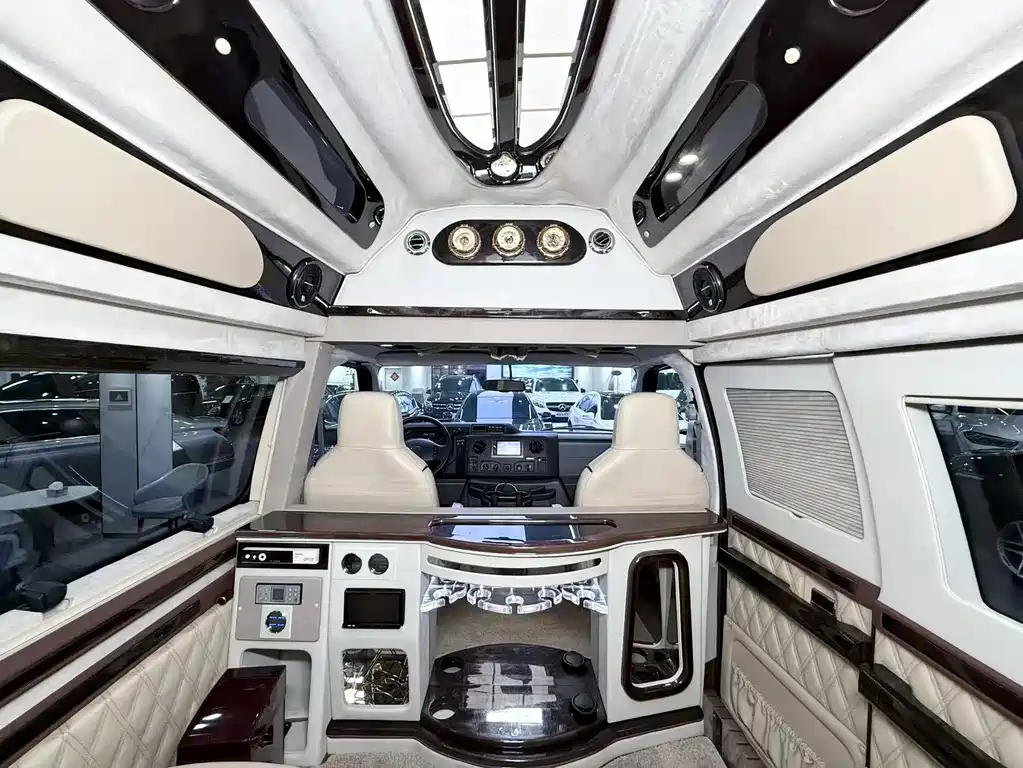Ford E350 2015 — фото 15
